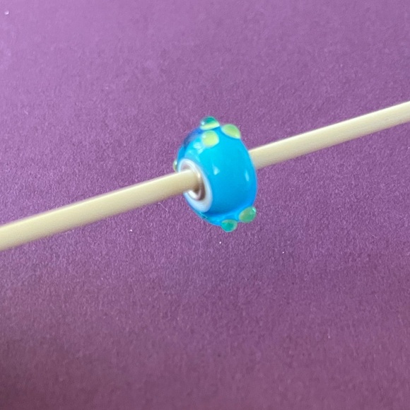 Trollbeads Turquoise/Green Spring Bud bead. TGLBE-10059. - Picture 4 of 6